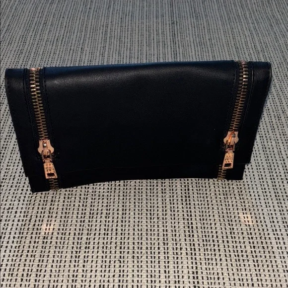 New Look Elegant Black Clutch with Gold Chain - Picture 7 of 7
